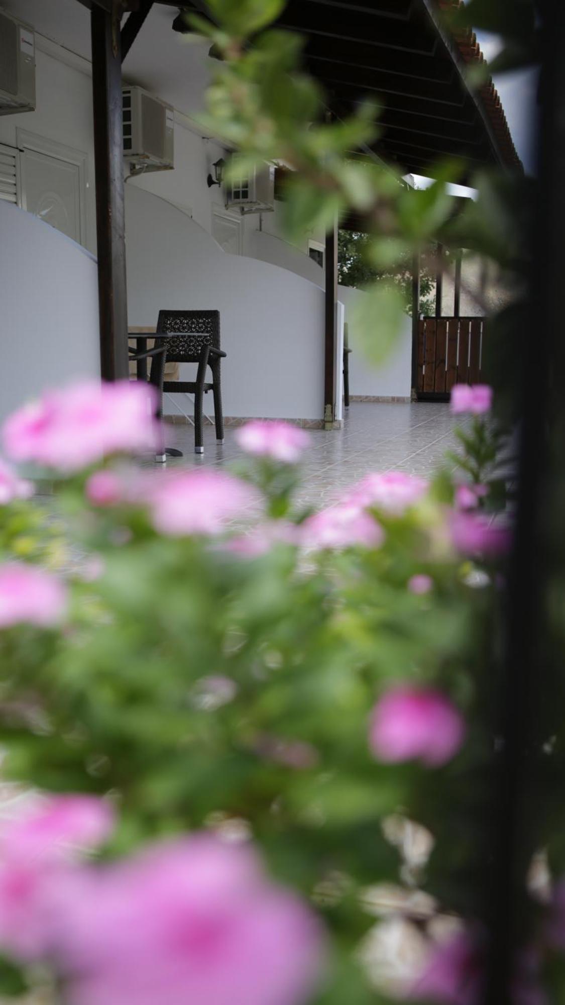 On The Rocks Bed and Breakfast Κηπαρό Εξωτερικό φωτογραφία